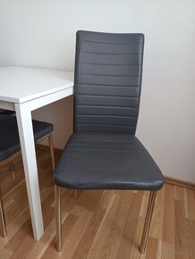 IKEA jídelní stůl + polstrované židle - 6