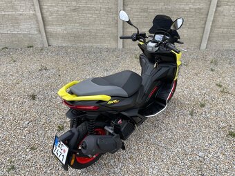 Aprilia SR GT 200 - 6