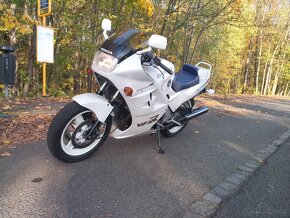 Honda VFR 750 F - 6