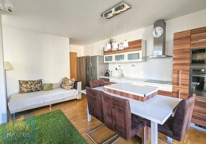 Pronájem plně zařízeného bytu 2+kk s terasou (81 m²), ul. Ke - 6