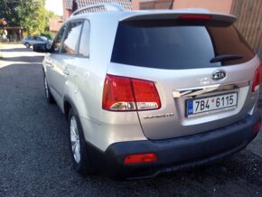 KIA SORENTO 2,2 CRDI 4X4 7 MÍST - 6