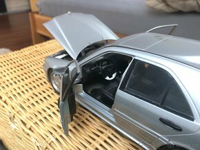 Model Mercedes Benz C 36 AMG 1:18 - 6