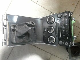 Radio,ovladani klima,stredovy panel na Mazda 6 rok 2004-08 - 6