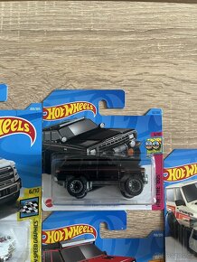 Hotwheels SUV - 6