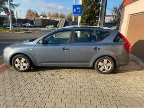 Kia Ceed R.V.2009 1.4.benzín najeto 136 tisic koupeno v ČR - 6