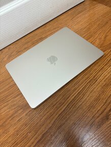 MacBook Air 13" M2 CZ (2022) Starlight - Perfektní stav - 6