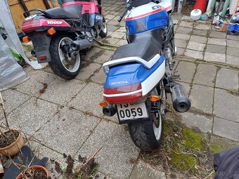 CBR 1000F + 1 na díly POUZE JAKO CELEK - 6