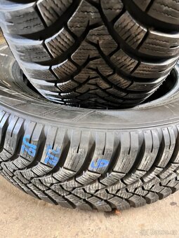 2ks. 225/60 R17 103V SUV - zimní pneu - vzorek 9mm. - 6