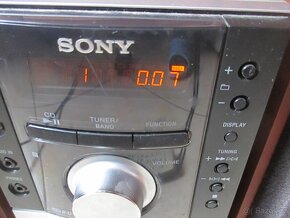 Nabízím minivěž Sony. Radio hraje pěkně a přehrávání CD jde. - 6