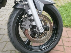 prodám náhradní díly na SUZUKI SV 650 S Rok 2010 - 6