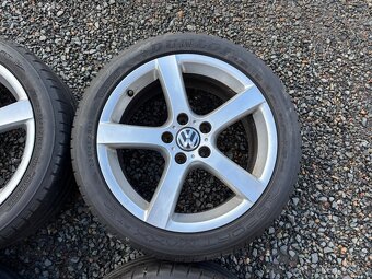 Alu orig letni sada Volkswagen 5x112 7,5J ET50 225/45 R17 - 6