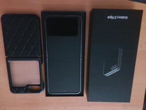 Samsung Galaxy Z Flip 6 12/512 GB - 6