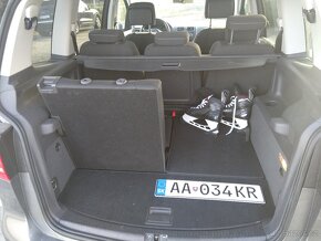 VW Touran 1,6 TDi ,Navigacia  ťažné,  7 míst - 6