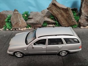 prodám model 1:18 mercedes benz E class E420 - 6