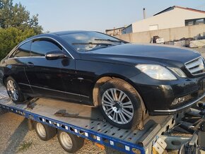 Prodám náhradní díly na mercedes e coupe - 6