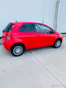 Toyota Yaris 1.3 - 6