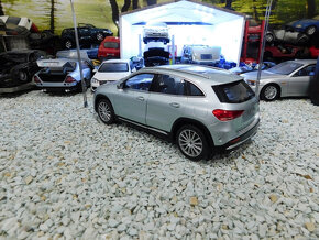 model auta Mercedes GLA  1:18 - 6