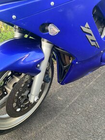 Yamaha yzf R6 - 6