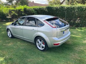 Ford Focus 2.0 benzin 107 KW hatchback GHIA - 6