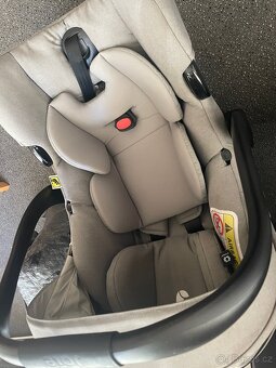 Isofix a autosedačka Joie - 6