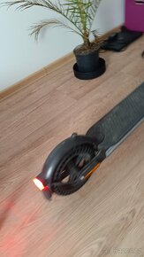 ELEKTROKOLOBĚŽKA XIAOMI MI SCOOTER PRO 2 - 6