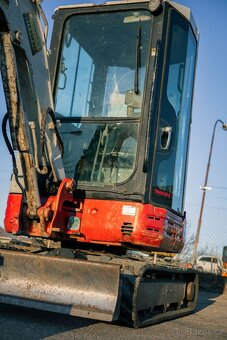 Bagr Takeuchi TB23 + vrták + kladivo + 4 lyžice. - 6