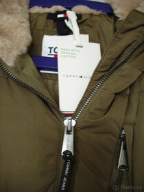 Tommy Hilfiger bunda Tommy Jeans Long Puffer Coat zelená - P - 6