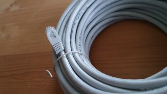 Kvalitní síťový kabel, propojovací, 2× RJ-45 (CAT6) - 6