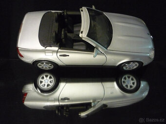 Mercedes Benz SLK 230 Maisto 1/18 - 6