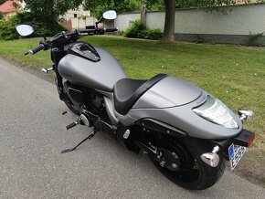 Suzuki VRZ 1800 Intruder - 6