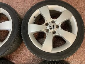 Originalní ALU kola Škoda 5x112 r17 zimní pneu 6mm - 6