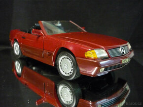 Mercedes Benz 500 SL Revell 1/18 - 6