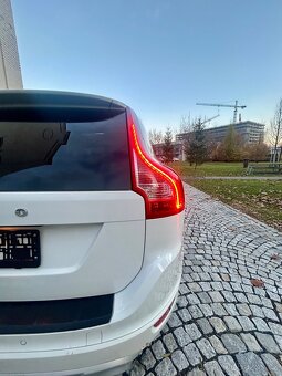 VOLVO XC60 2.4D5 R-DESIGN 151KW 4x4 AUT-NAVI-KUŽE-TAŽNÉ-XENO - 6