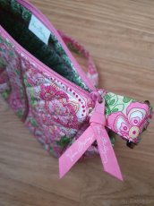 Kabelka americké značky Vera Bradley růžový vzor TOP - 6