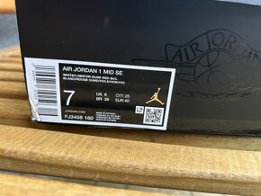 Jordan 1 Mid velikost 40 - 6