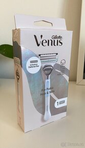 Gillette Venus Pubic holicí strojek pro úpravu linie bikin - 6