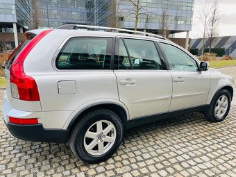 Volvo XC90 2.4D5 147KW AUTOMAT 1.MAJITEL SERVISKA 7MÍST - 6