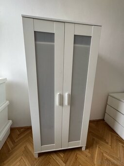 Bílá skříň ikea brimnes - 6