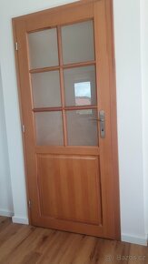 Dřevěné dveře pravé, šířka 80 cm, včetně obložek - 6