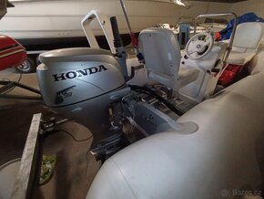 Nafukovací člun 330 s Honda 15 koni - 6