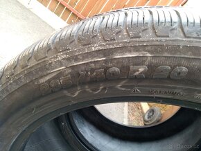 Prodám 2 pěkné letní gumy Michelin 295/40 R20 - 6