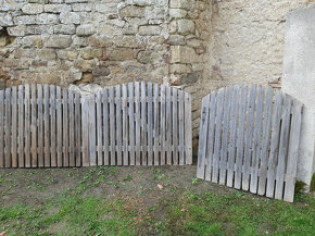 Dřevěná dvoukřídlá brána + branka - 6