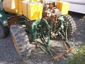 Kloubový lesní traktor s čelním nakladačem - 6