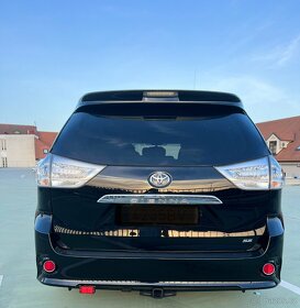 Toyota Sienna Sport Edition - 6