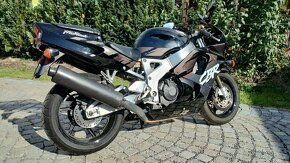 Honda CBR 900RR SC28 - 6