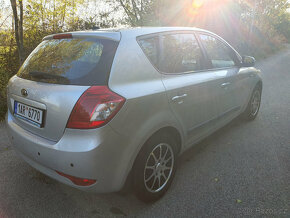 KIA CEE’D kombi, 1.4 66 kW, najeto 32000 km - 6