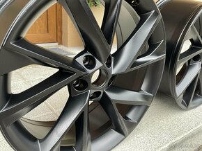 VEGA SCHWARZ MATT orig.skoda Superb3V  5x112  8j x19 ET 44 - 6