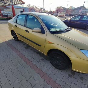 Ford Focus 1.6 zetec sedan - 6