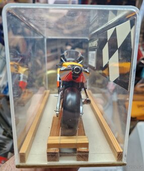 model Honda RC211V, MotoGP 2005, Max Biaggi (Minichamps) - 6