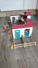 Schleich Jezdecké centrum u jezera 42567 - 6